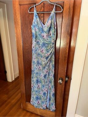 Dress the population Jordan Metallic Floral gown
